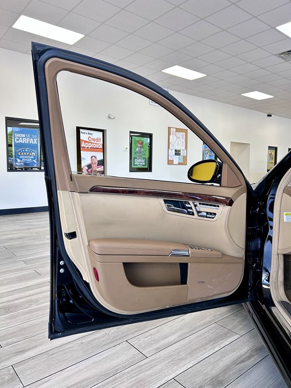 Photo 15 of this MERCEDES-BENZ S-CLASS