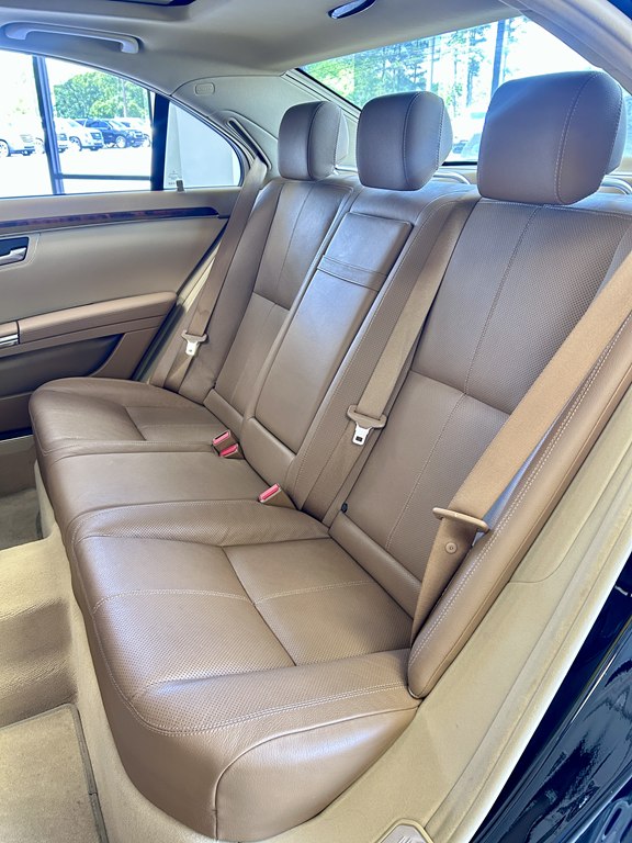 Photo 17 of this MERCEDES-BENZ S-CLASS