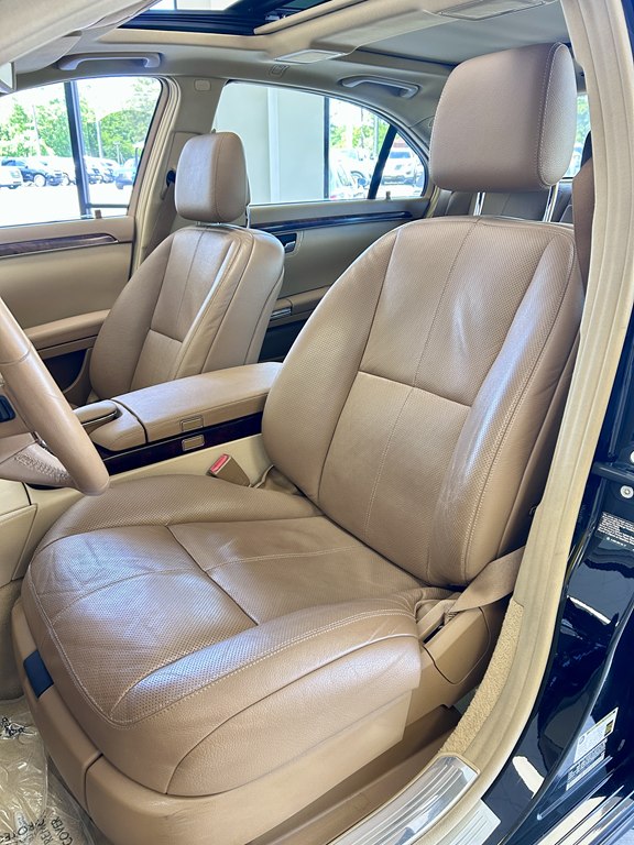 Photo 14 of this MERCEDES-BENZ S-CLASS
