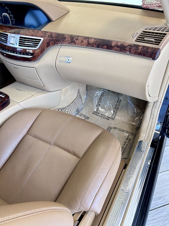Photo 12 of this MERCEDES-BENZ S-CLASS
