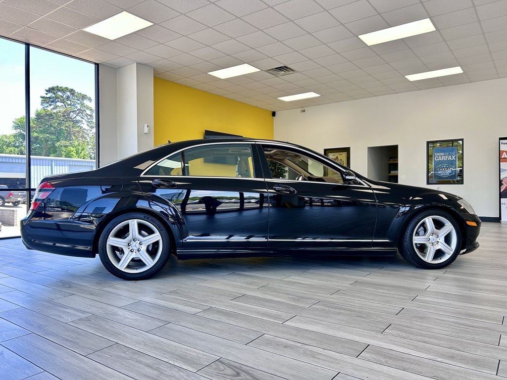 Photo 5 of this MERCEDES-BENZ S-CLASS