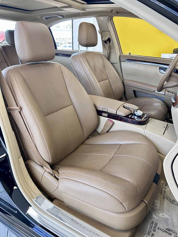 Photo 16 of this MERCEDES-BENZ S-CLASS