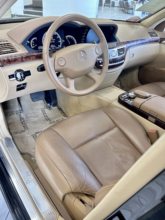 Photo 13 of this MERCEDES-BENZ S-CLASS