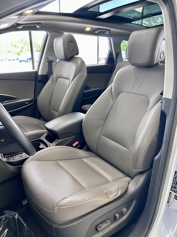 Photo 14 of this HYUNDAI SANTA FE