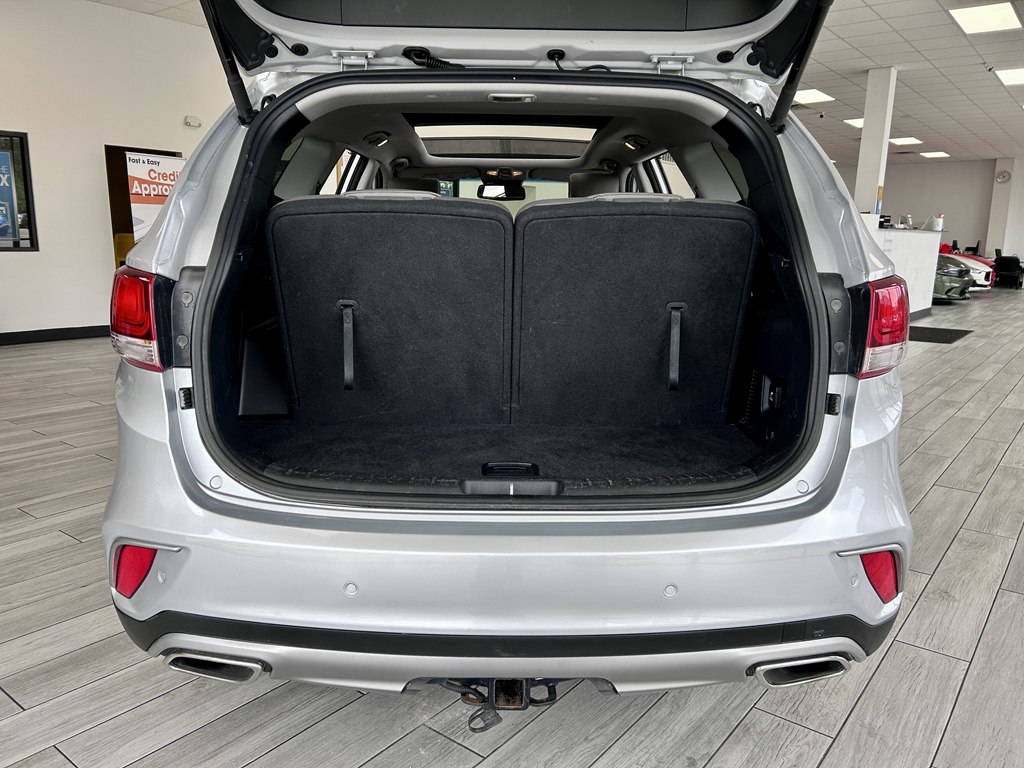 Photo 9 of this HYUNDAI SANTA FE