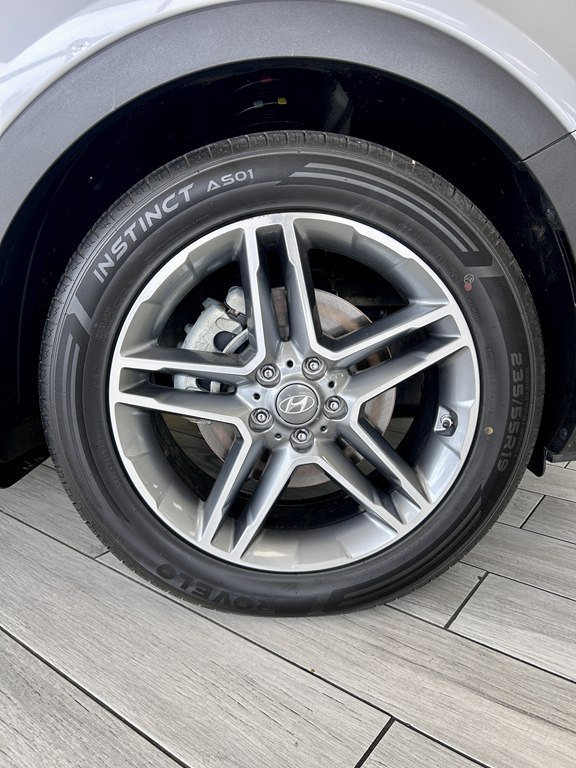 Photo 20 of this HYUNDAI SANTA FE