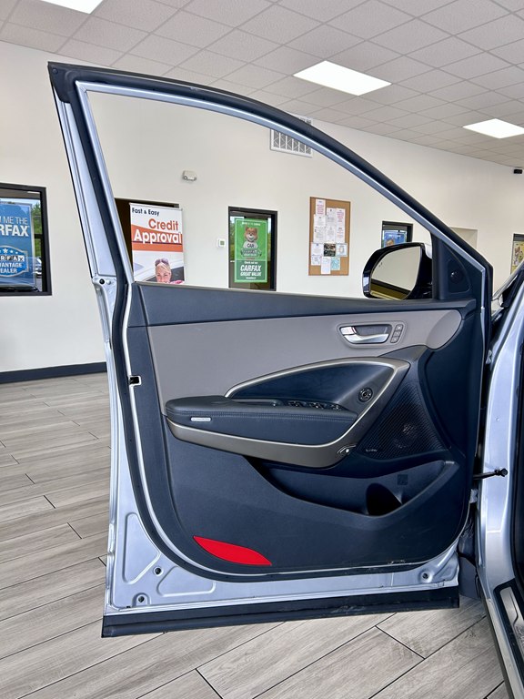 Photo 15 of this HYUNDAI SANTA FE