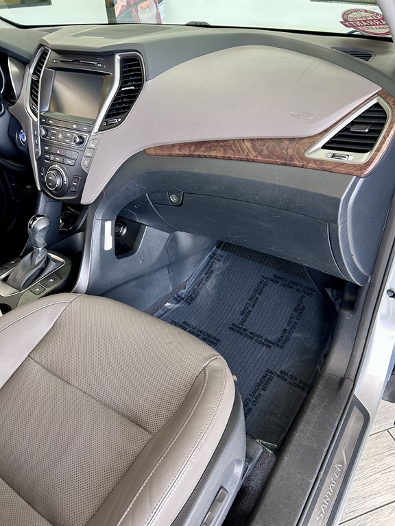 Photo 12 of this HYUNDAI SANTA FE