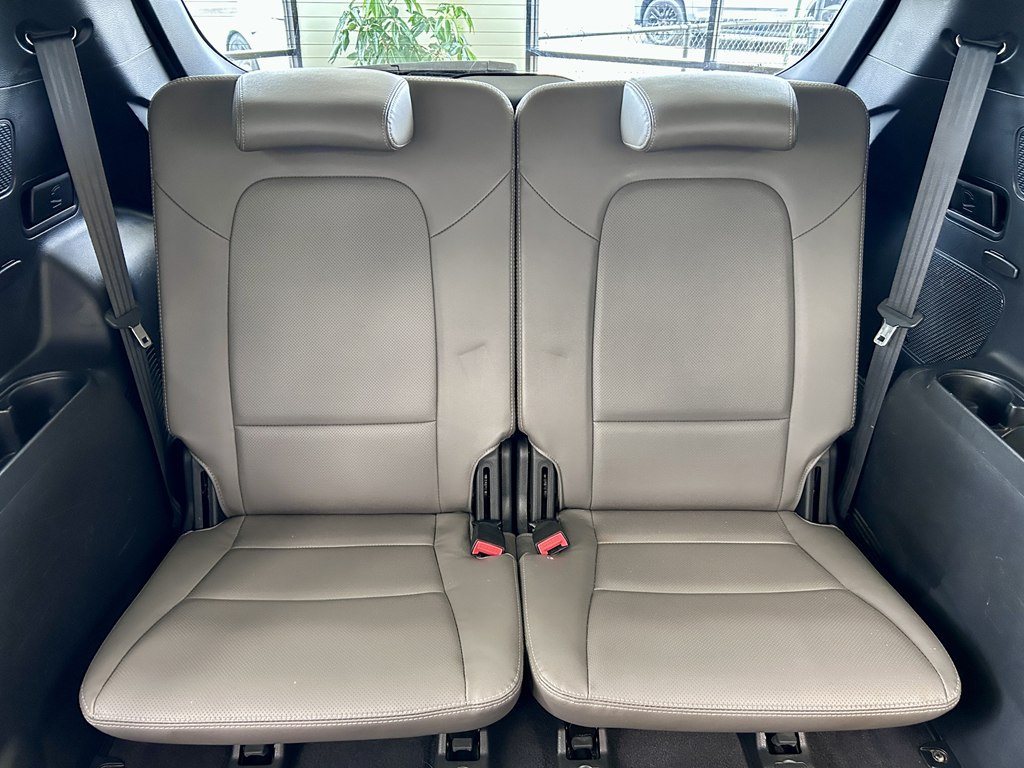 Photo 18 of this HYUNDAI SANTA FE
