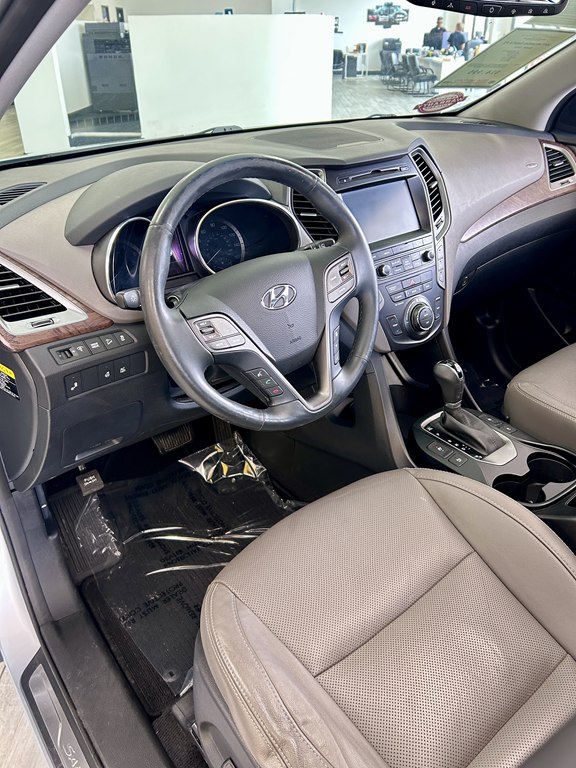 Photo 13 of this HYUNDAI SANTA FE