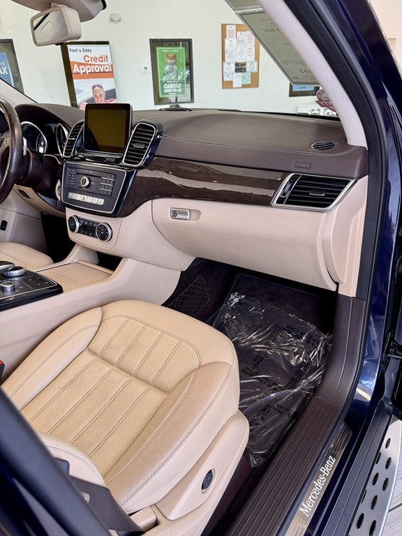 Photo 11 of this MERCEDES-BENZ GLS