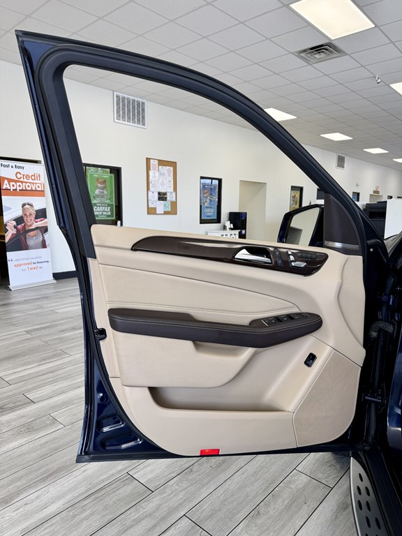 Photo 14 of this MERCEDES-BENZ GLS