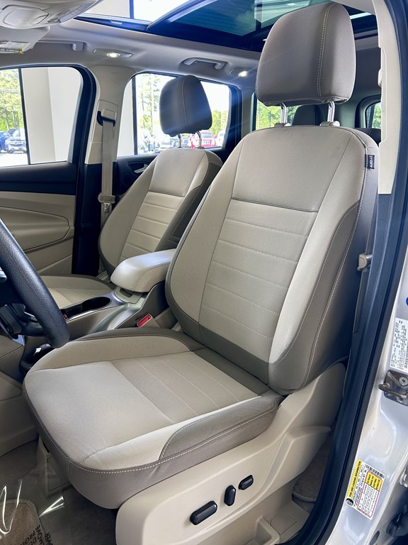 Photo 13 of this FORD ESCAPE