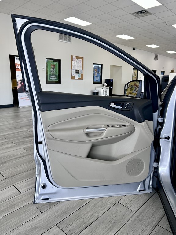 Photo 14 of this FORD ESCAPE