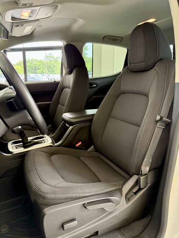 Photo 14 of this CHEVROLET COLORADO