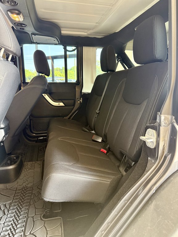 Photo 16 of this JEEP WRANGLER UNLIMI