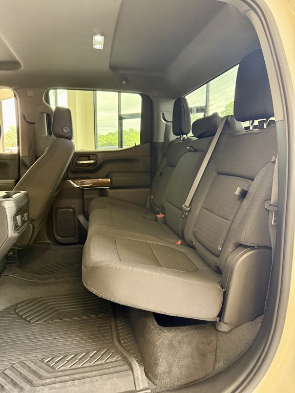 Photo 17 of this CHEVROLET SILVERADO