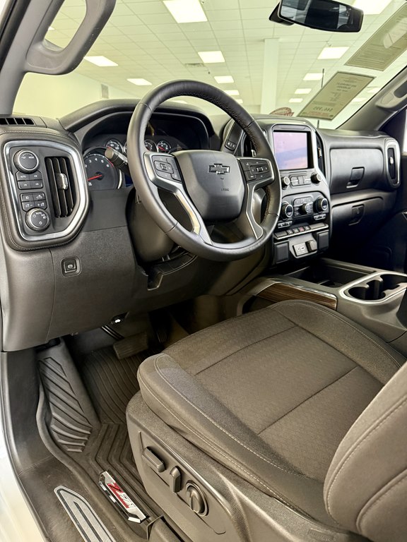 Photo 13 of this CHEVROLET SILVERADO