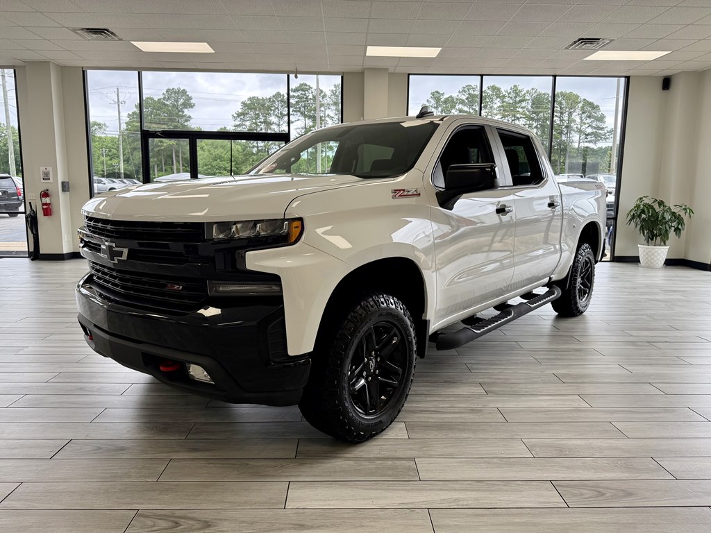 Photo 3 of this CHEVROLET SILVERADO