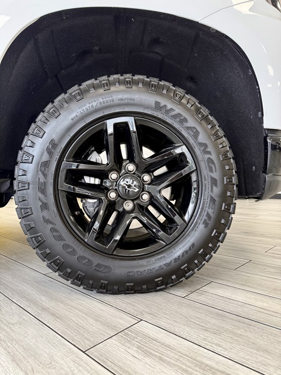 Photo 19 of this CHEVROLET SILVERADO