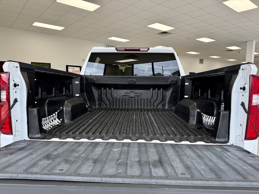 Photo 9 of this CHEVROLET SILVERADO
