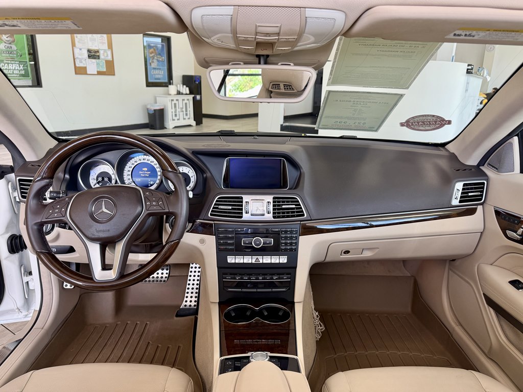 Photo 10 of this MERCEDES-BENZ E-CLASS