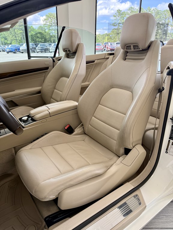 Photo 14 of this MERCEDES-BENZ E-CLASS