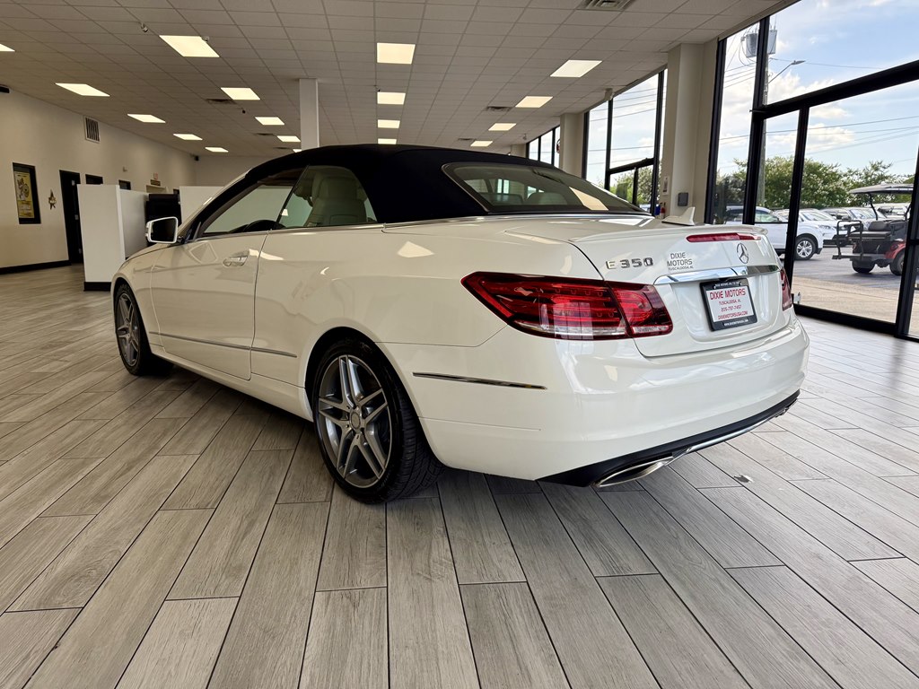 Photo 7 of this MERCEDES-BENZ E-CLASS