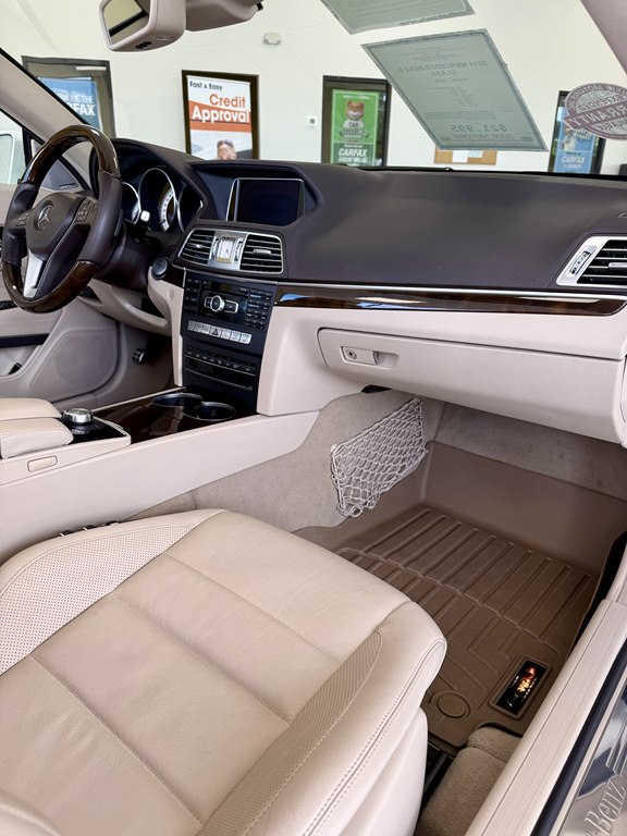 Photo 12 of this MERCEDES-BENZ E-CLASS