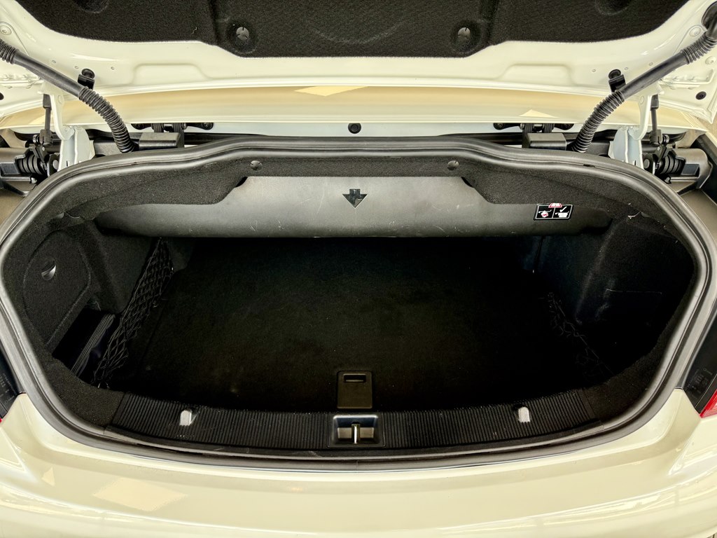 Photo 9 of this MERCEDES-BENZ E-CLASS