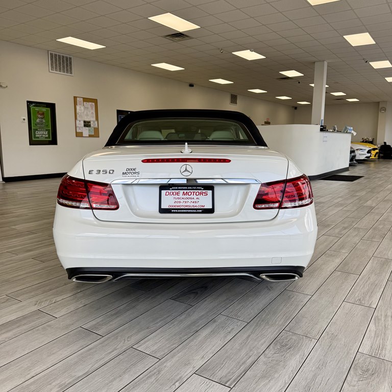 Photo 8 of this MERCEDES-BENZ E-CLASS