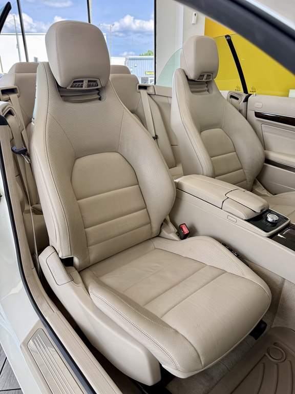 Photo 16 of this MERCEDES-BENZ E-CLASS