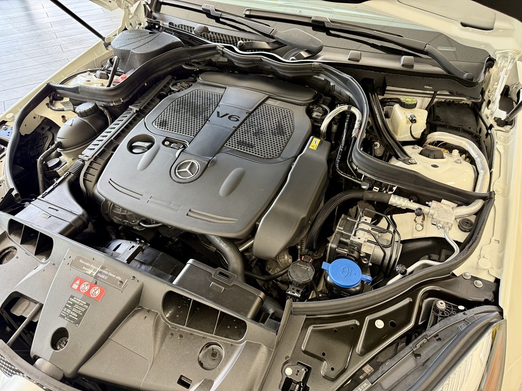 Photo 18 of this MERCEDES-BENZ E-CLASS