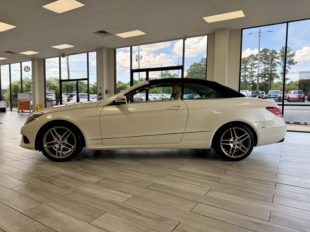 Photo 4 of this MERCEDES-BENZ E-CLASS