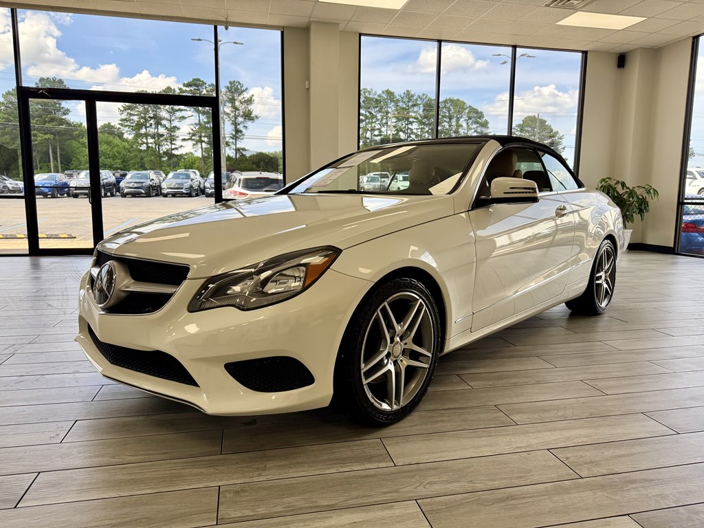 Photo 3 of this MERCEDES-BENZ E-CLASS