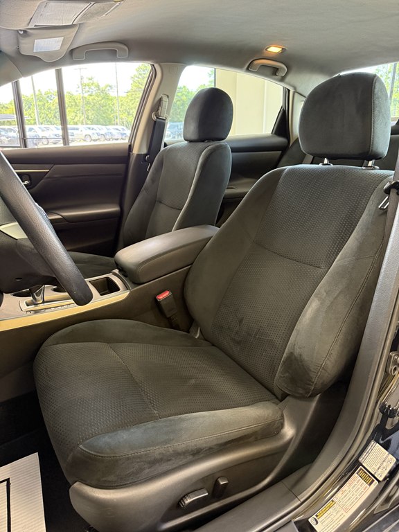 Photo 13 of this NISSAN ALTIMA