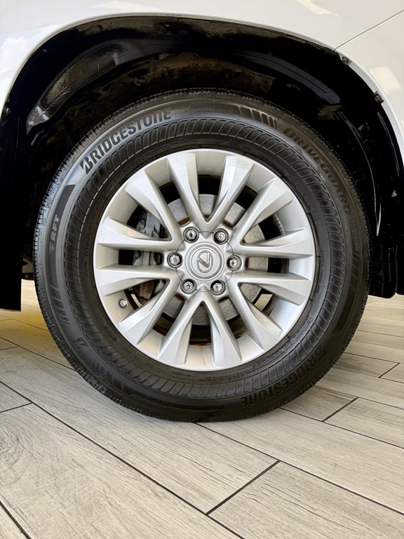 Photo 18 of this LEXUS GX