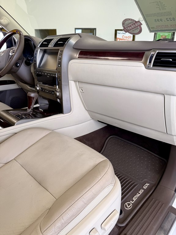 Photo 11 of this LEXUS GX