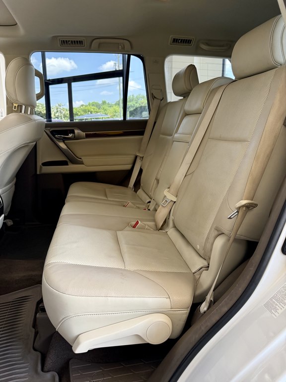 Photo 15 of this LEXUS GX