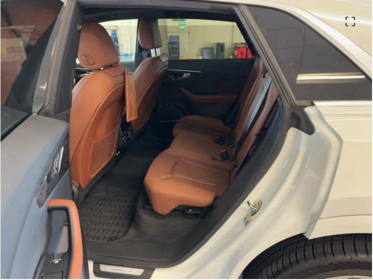 Photo 12 of this AUDI Q8