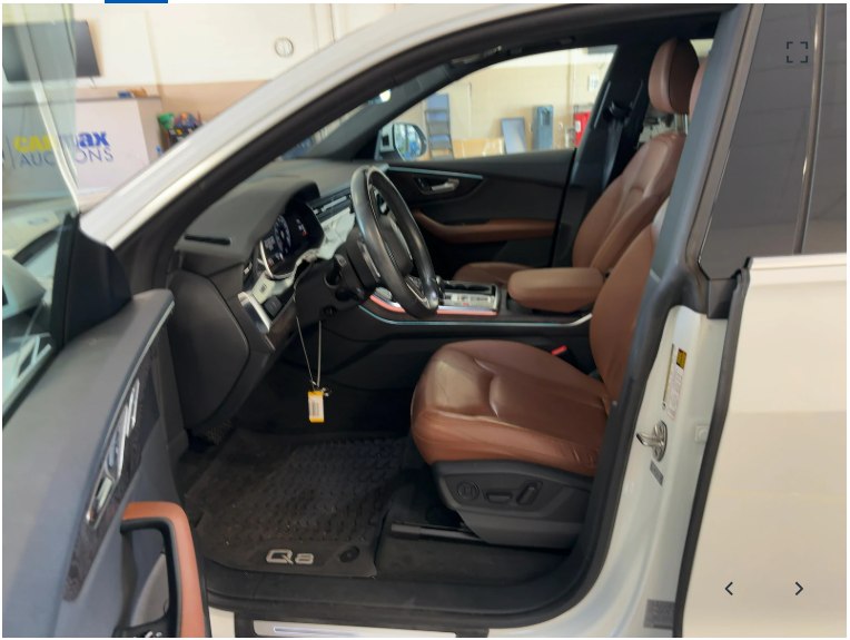 Photo 11 of this AUDI Q8