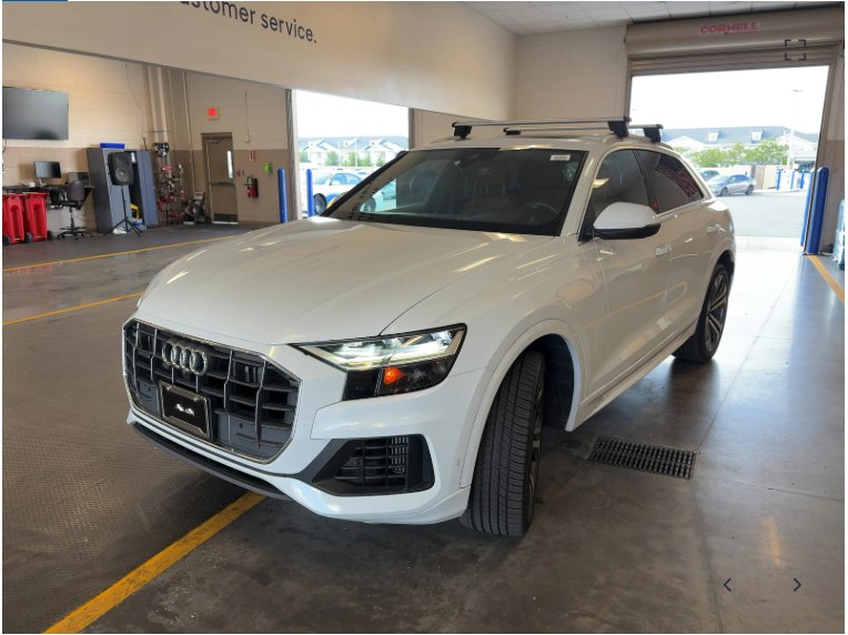 Photo 3 of this AUDI Q8