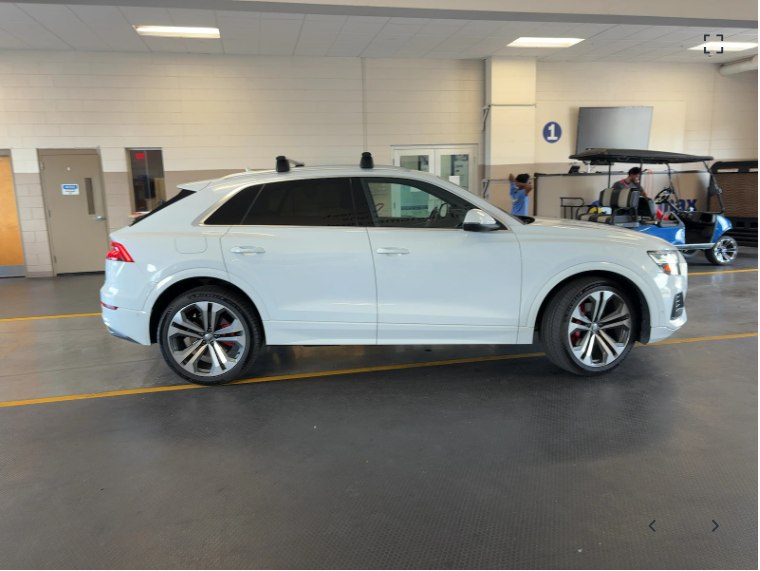 Photo 8 of this AUDI Q8