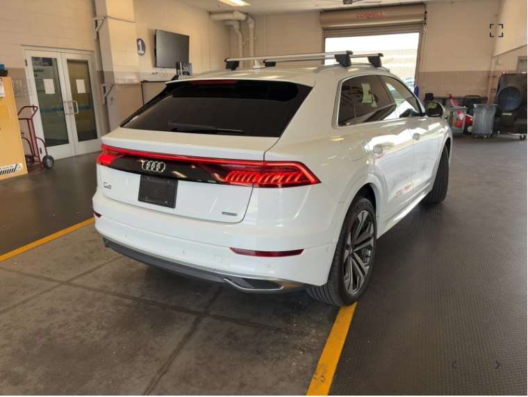Photo 7 of this AUDI Q8