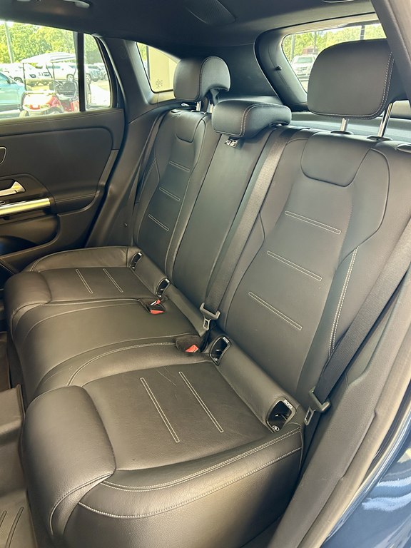 Photo 15 of this MERCEDES-BENZ GLA