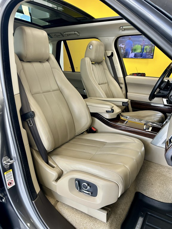 Photo 16 of this LAND ROVER RANGE ROVER