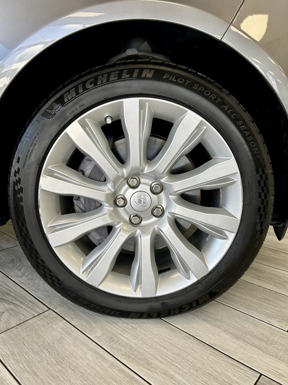 Photo 18 of this LAND ROVER RANGE ROVER