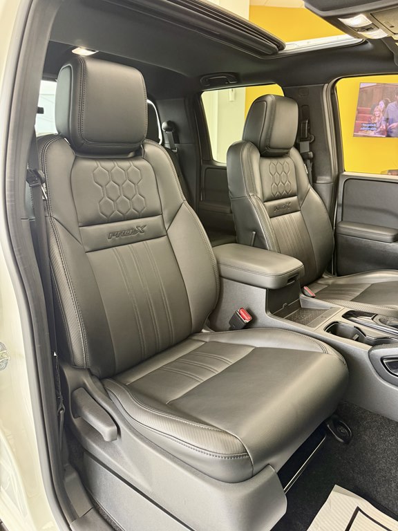 Photo 16 of this NISSAN FRONTIER PRO-X