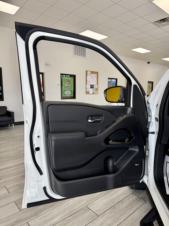Photo 15 of this NISSAN FRONTIER PRO-X
