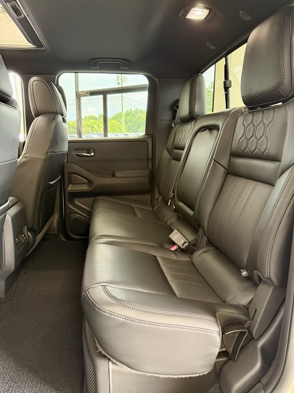 Photo 17 of this NISSAN FRONTIER PRO-X